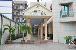 Property entrance - Hotel Prince de Galles (Douala)