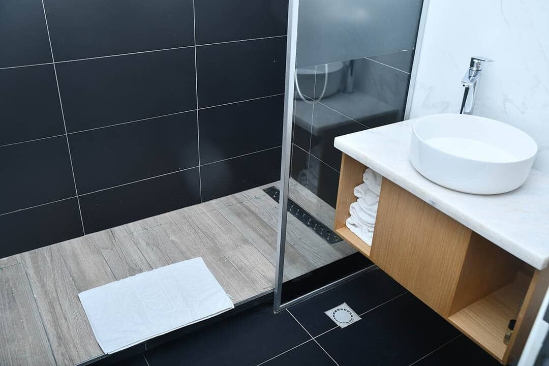 Junior Suite | Bathroom | Bathtub, deep-soaking bathtub, bidet, towels