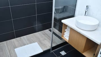 Junior Suite | Bathroom | Bathtub, deep-soaking bathtub, bidet, towels