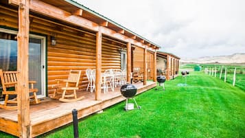 Deluxe Cabin, 1 King Bed, Kitchenette | View from room