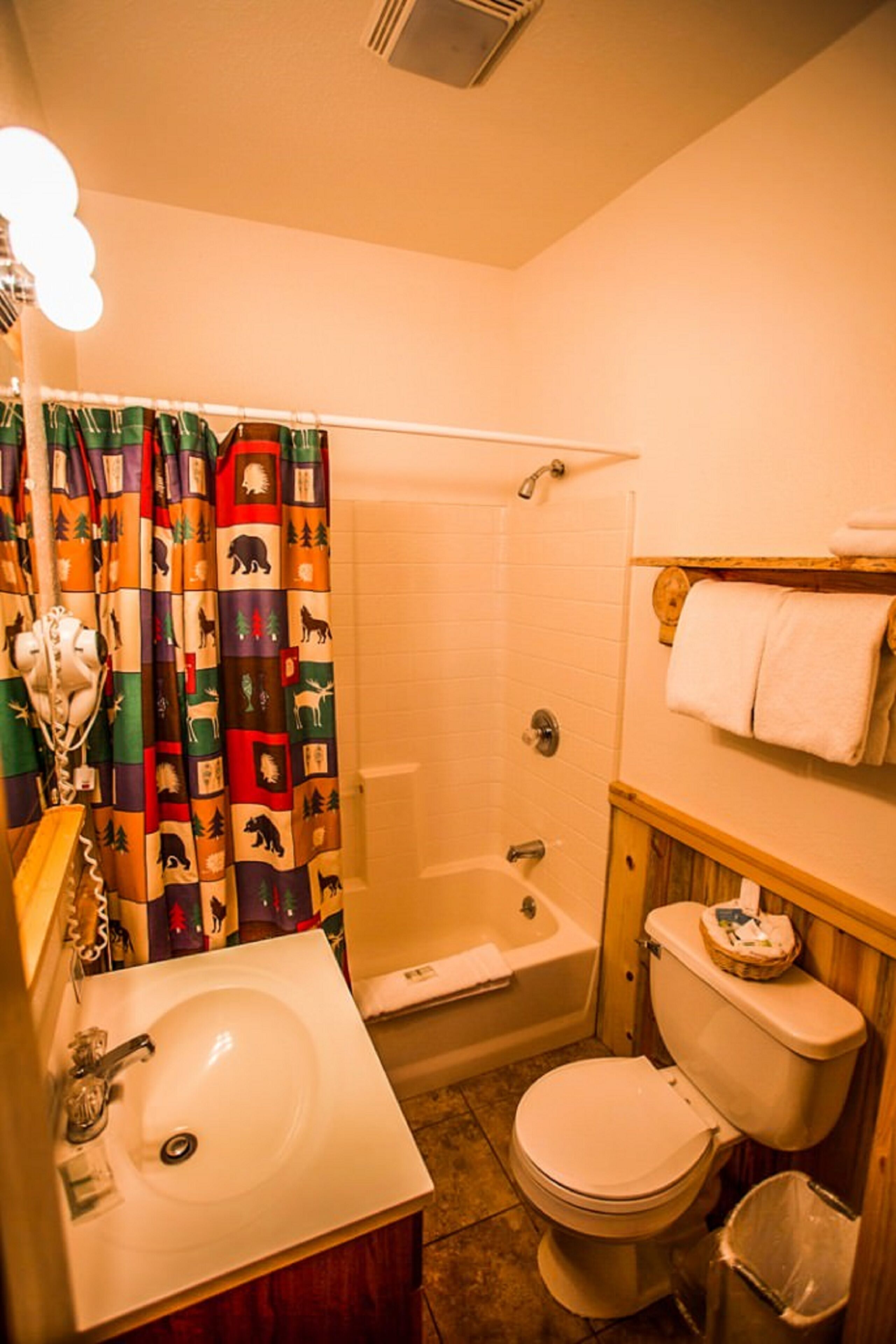 A bathroom with a white sink, toilet, and bathtub.
