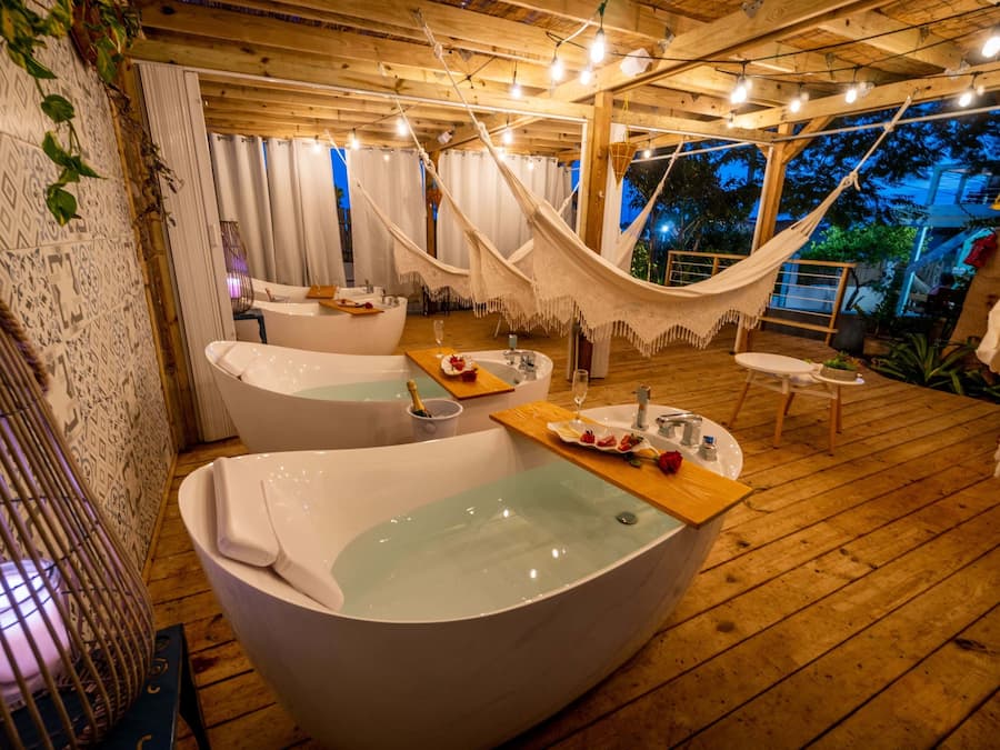 Outdoor spa tub