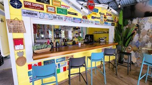 Bar al costat de la piscina