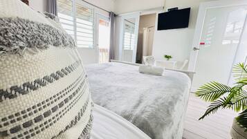 Standard Room, 1 Queen Bed