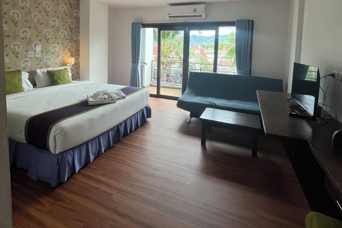 Phòng Superior, 1 giường cỡ king | Bộ đồ giường cao cấp, nệm Select Comfort, két bảo mật tại phòng, bàn 