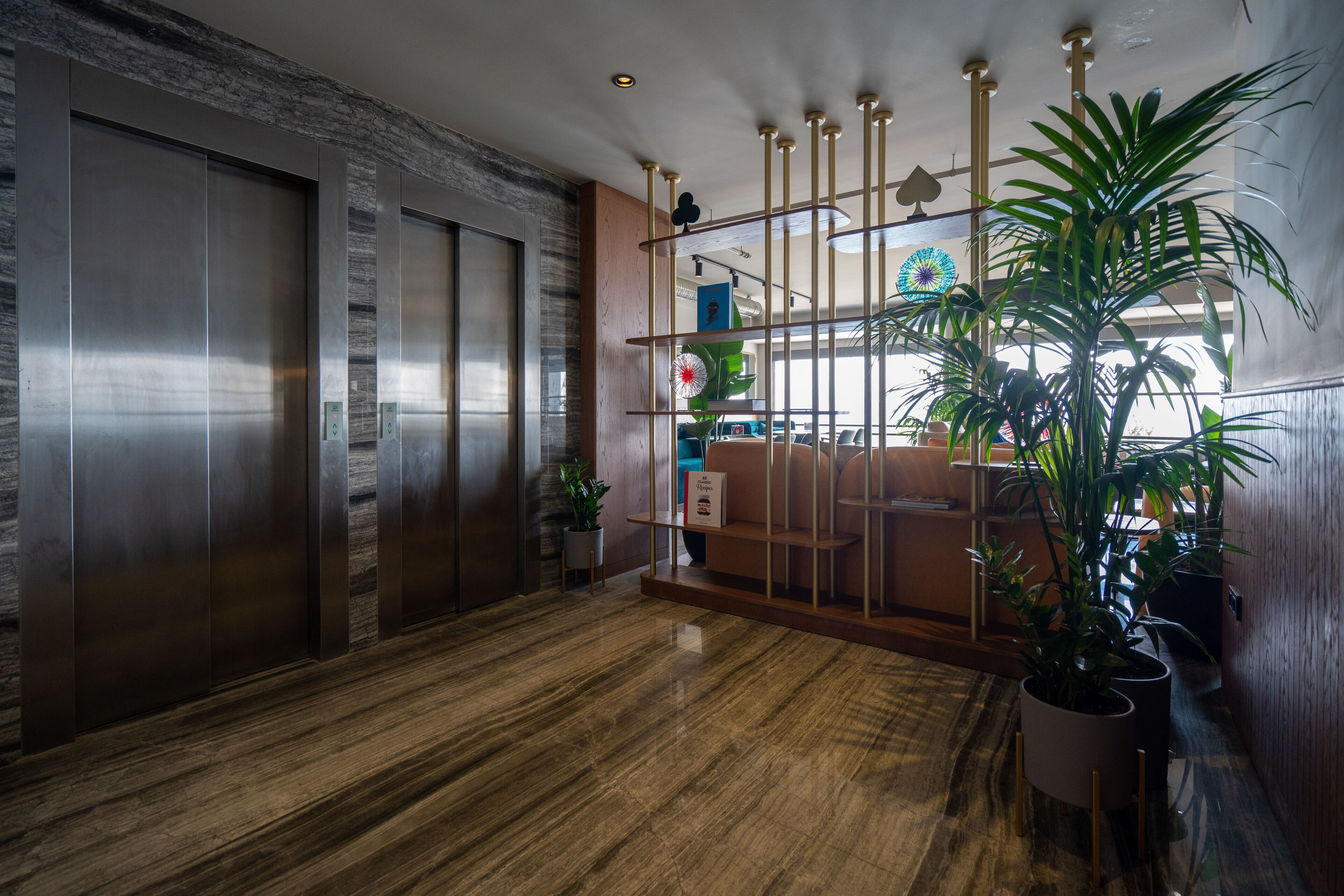 ランチ、ディナー、ブランチに営業 (多国籍料理、オーシャン ビュー)