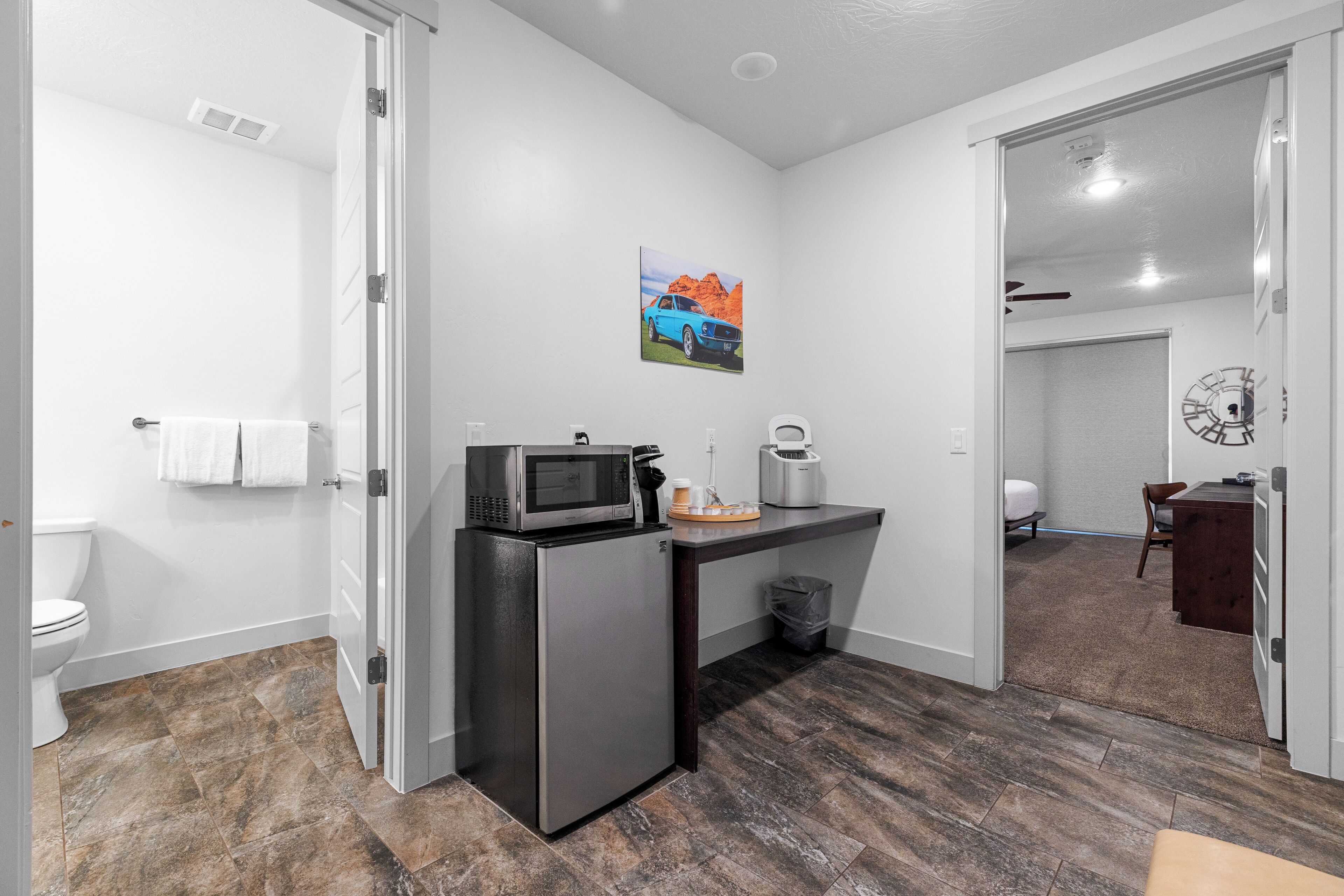 microwave, coffee/tea maker, ice maker