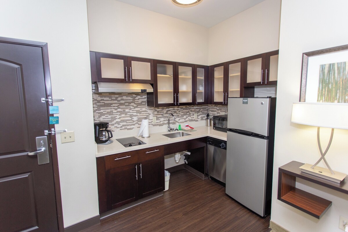 In-room safe, desk, laptop workspace, iron/ironing board