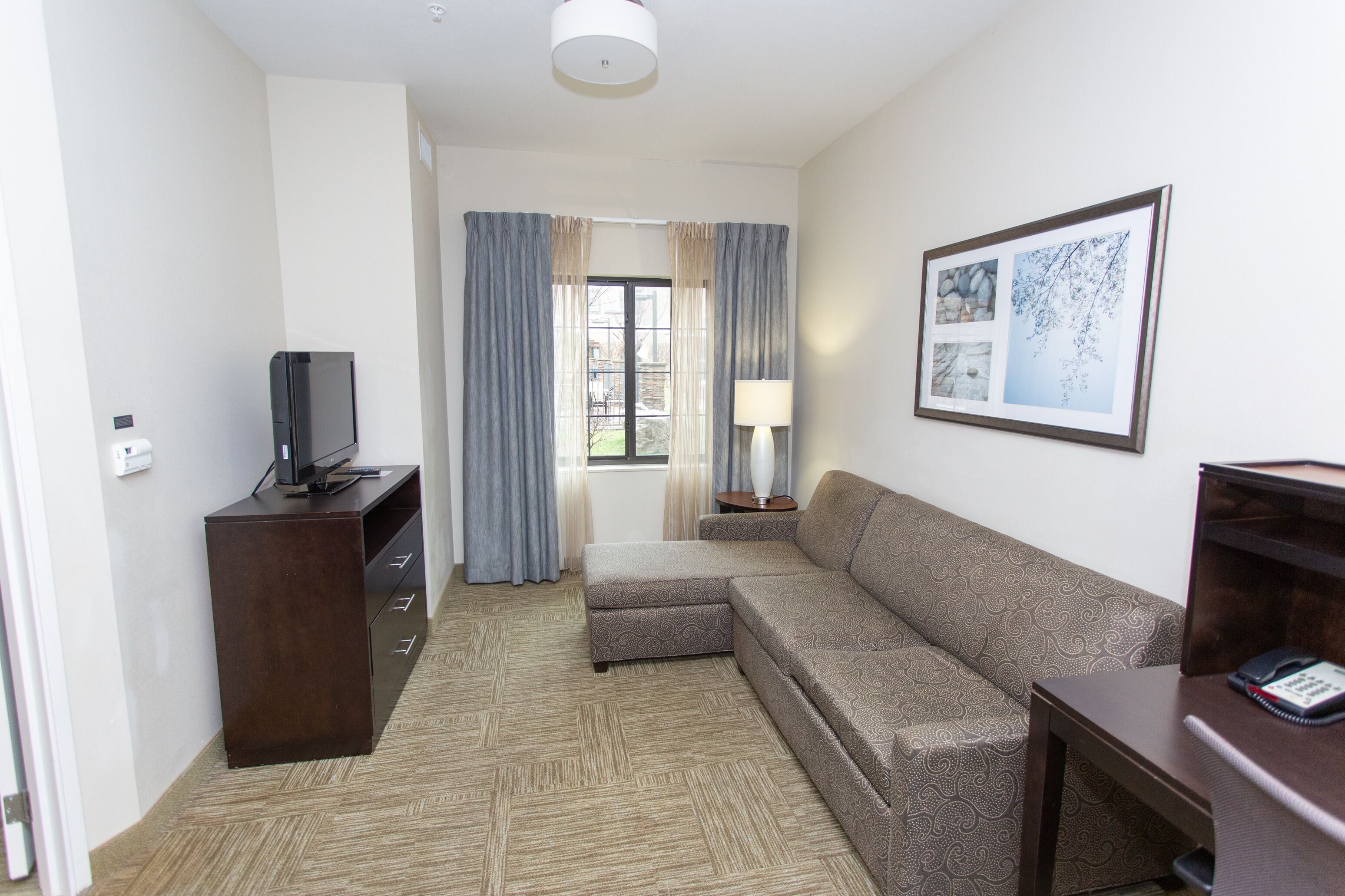 32-inch tv with cable channels, dvd player