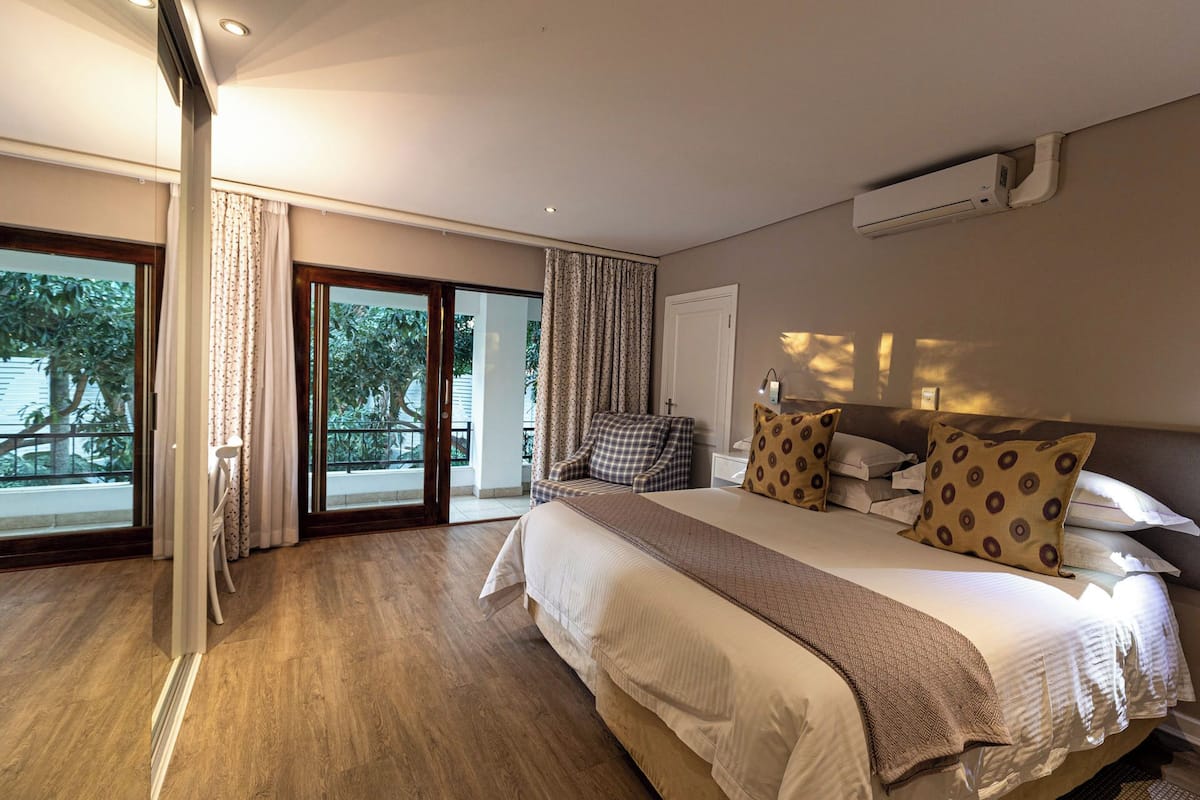 1 bedroom, premium bedding, minibar, in-room safe