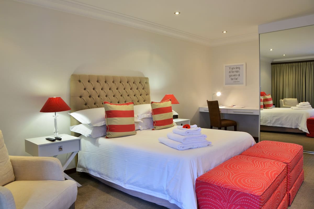 1 bedroom, premium bedding, minibar, in-room safe