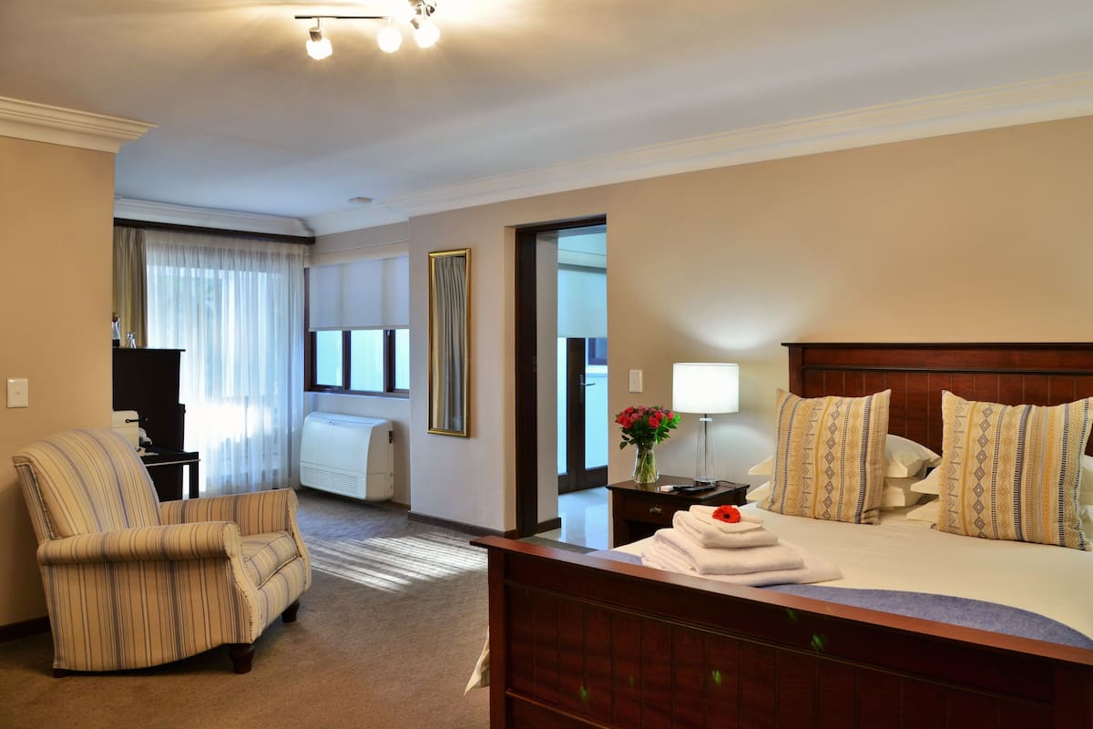 1 bedroom, premium bedding, minibar, in-room safe