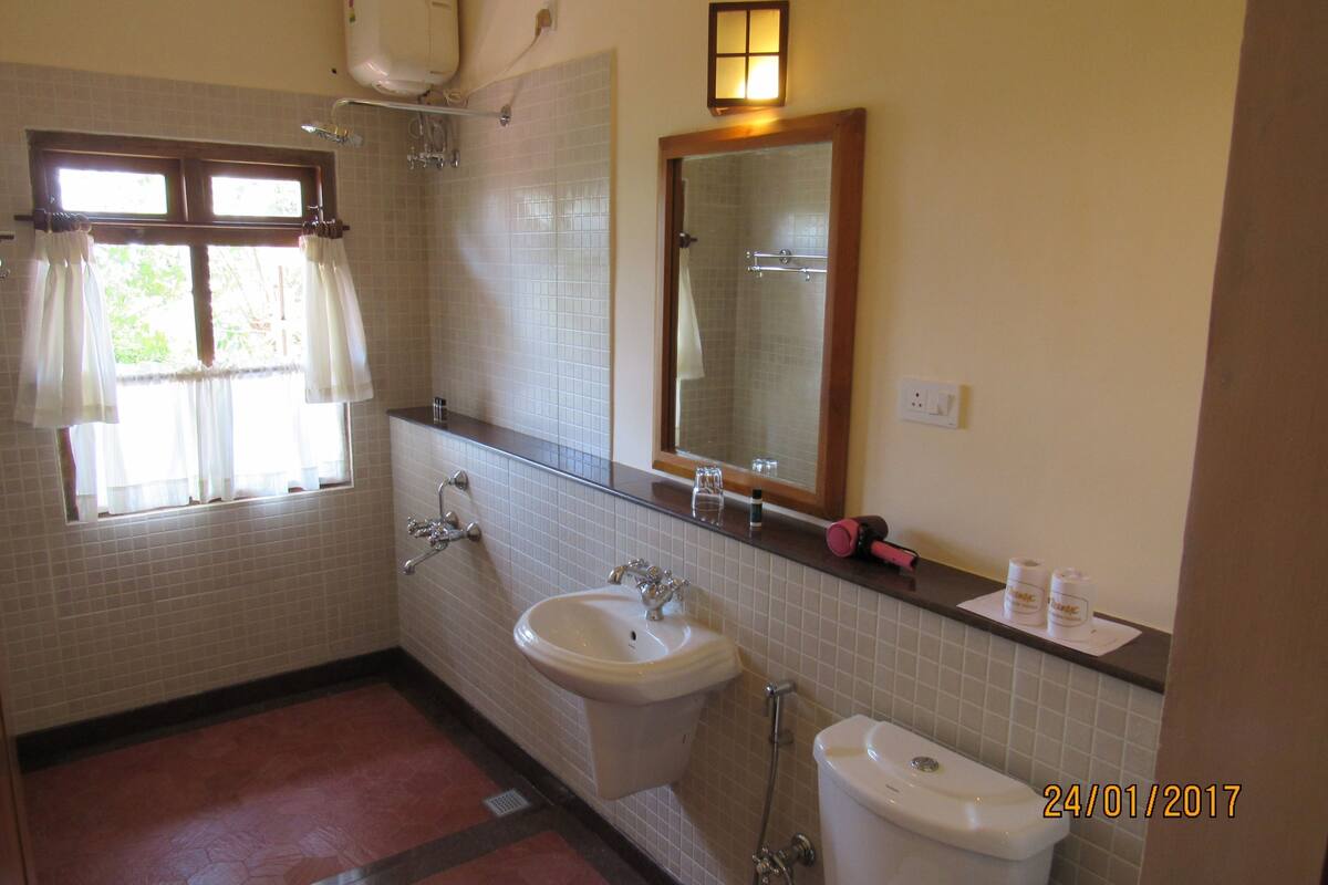 garden rooms | bathroom | shower, designer toiletries, hair dryer, towels