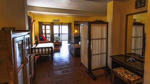 Estate Room | Living area