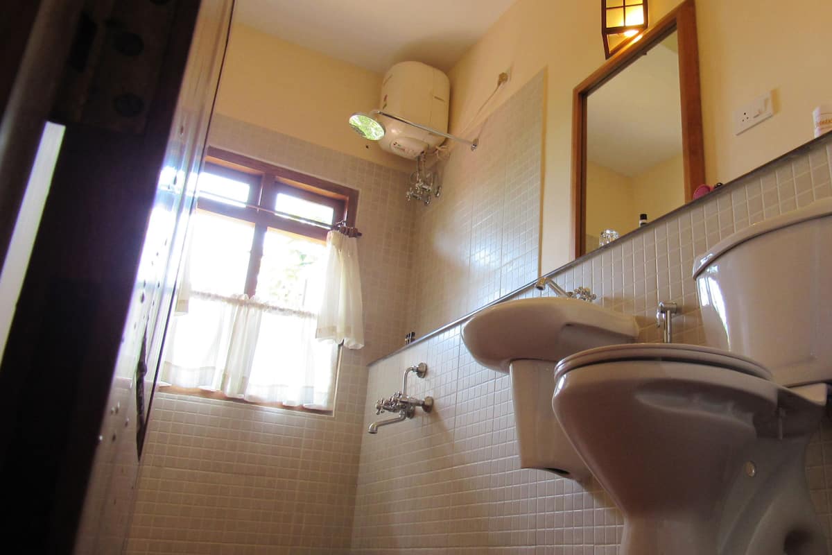 garden rooms | bathroom | shower, designer toiletries, hair dryer, towels