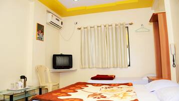 1 bedroom, premium bedding, in-room safe, rollaway beds