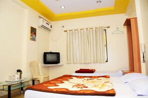 1 bedroom, premium bedding, in-room safe, rollaway beds