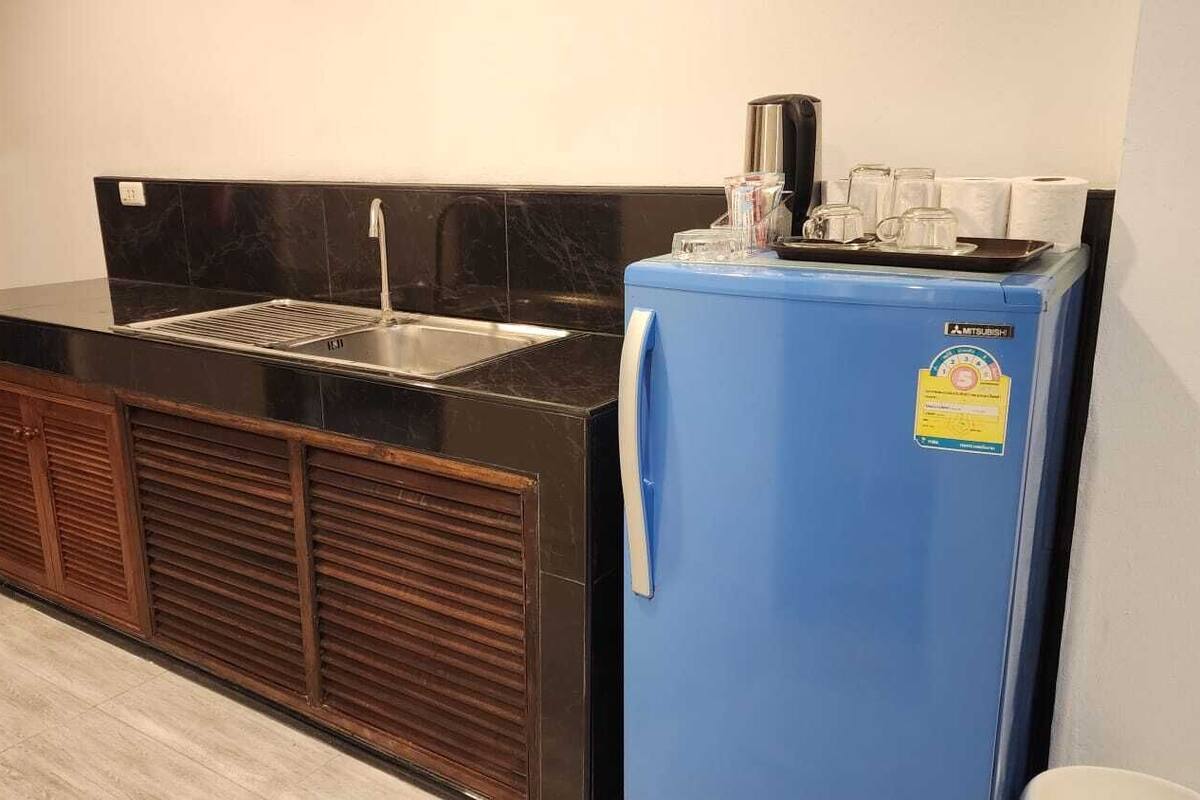 fridge, electric kettle