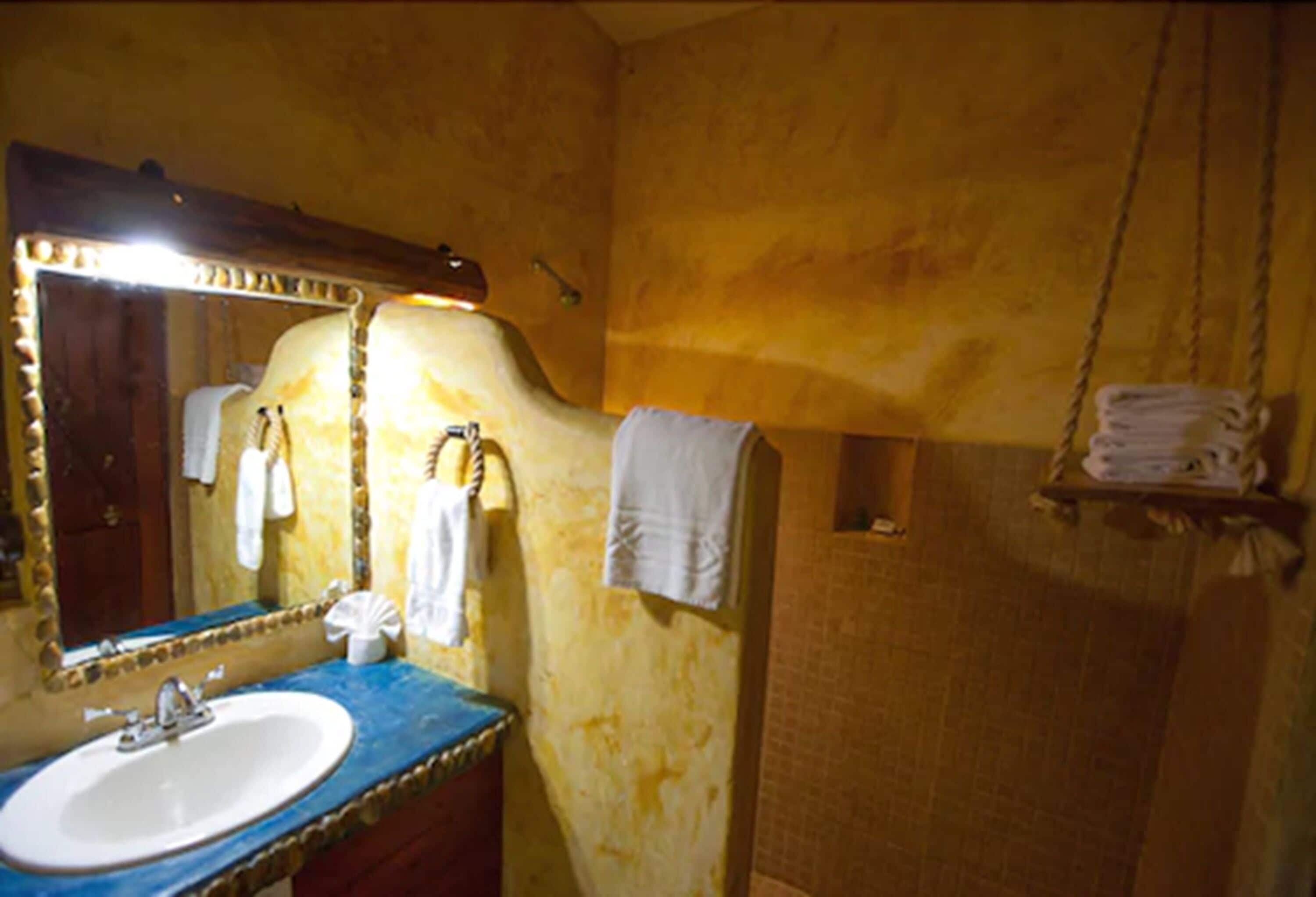 standard room | bathroom | shower, free toiletries, hair dryer, towels