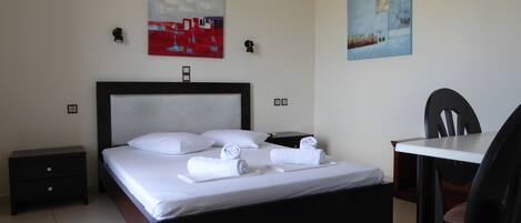 Studio, Sea View | In-room safe, blackout curtains, iron/ironing board, free WiFi