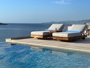 Seasonal outdoor pool, open 10:30 AM to 6:30 PM, pool umbrellas - Villa Margarita (Mykonos)
