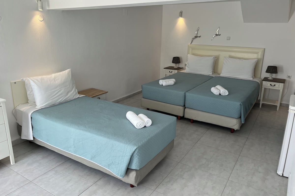 Triple Room, Garden View | 1 bedroom, pillowtop beds, in-room safe, soundproofing