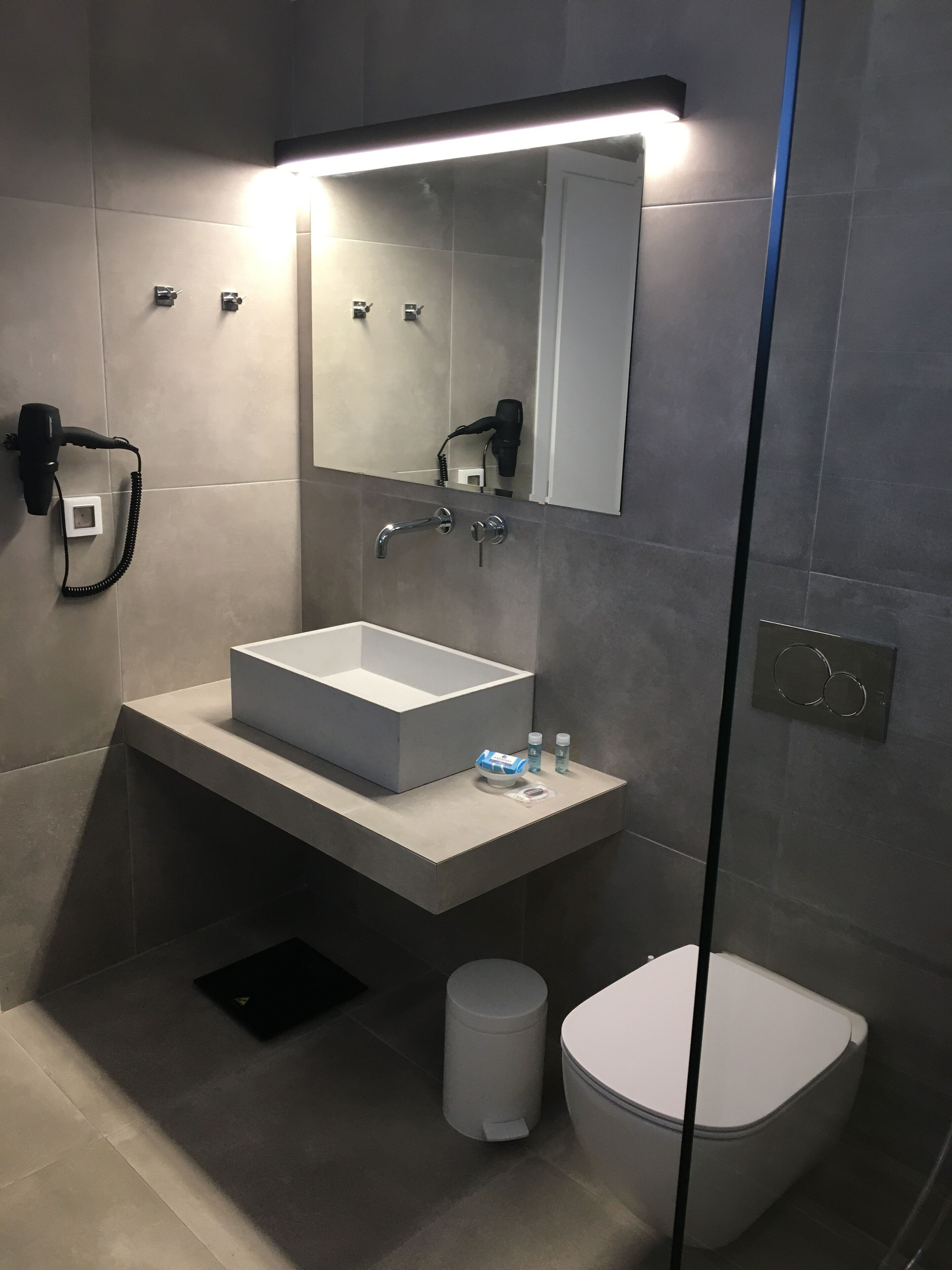 superior double room, sea view | bathroom | shower, free toiletries, hair dryer, slippers