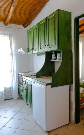 Refrigerador, horno, placa de cocina, cafetera/tetera