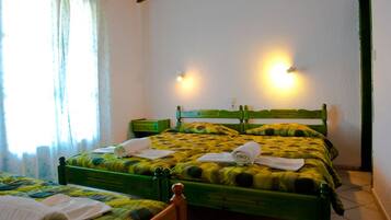 Apartment | Hypo-allergenic bedding, desk, iron/ironing board, rollaway beds