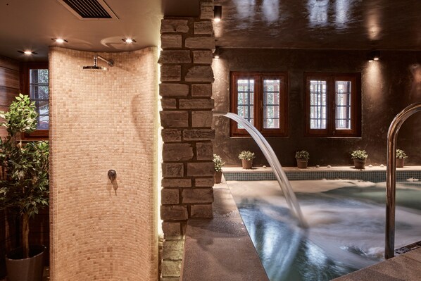 Outdoor spa tub - Dryades Hotel (Volos)