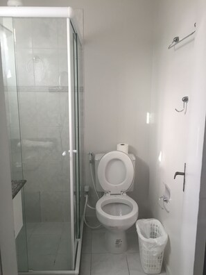 Camera tripla | Bagno | Doccia, asciugacapelli, asciugamani