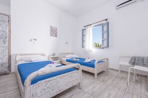 Standard Twin Room, Sea View | Pillowtop beds, soundproofing, free WiFi - Maryloujohn Villas (Santorini)