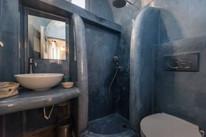 Traditional Loft (loft) | Bathroom | Shower, hair dryer, slippers, towels - Maryloujohn Villas (Santorini)