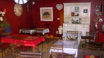 Lunch and dinner served, Fusion cuisine