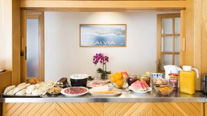 A breakfast buffet with various food items and a framed picture of Mallorca. - Hostal Residencia Sutimar (Calvia)