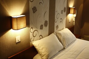 Desk, soundproofing, cots/infant beds, free WiFi