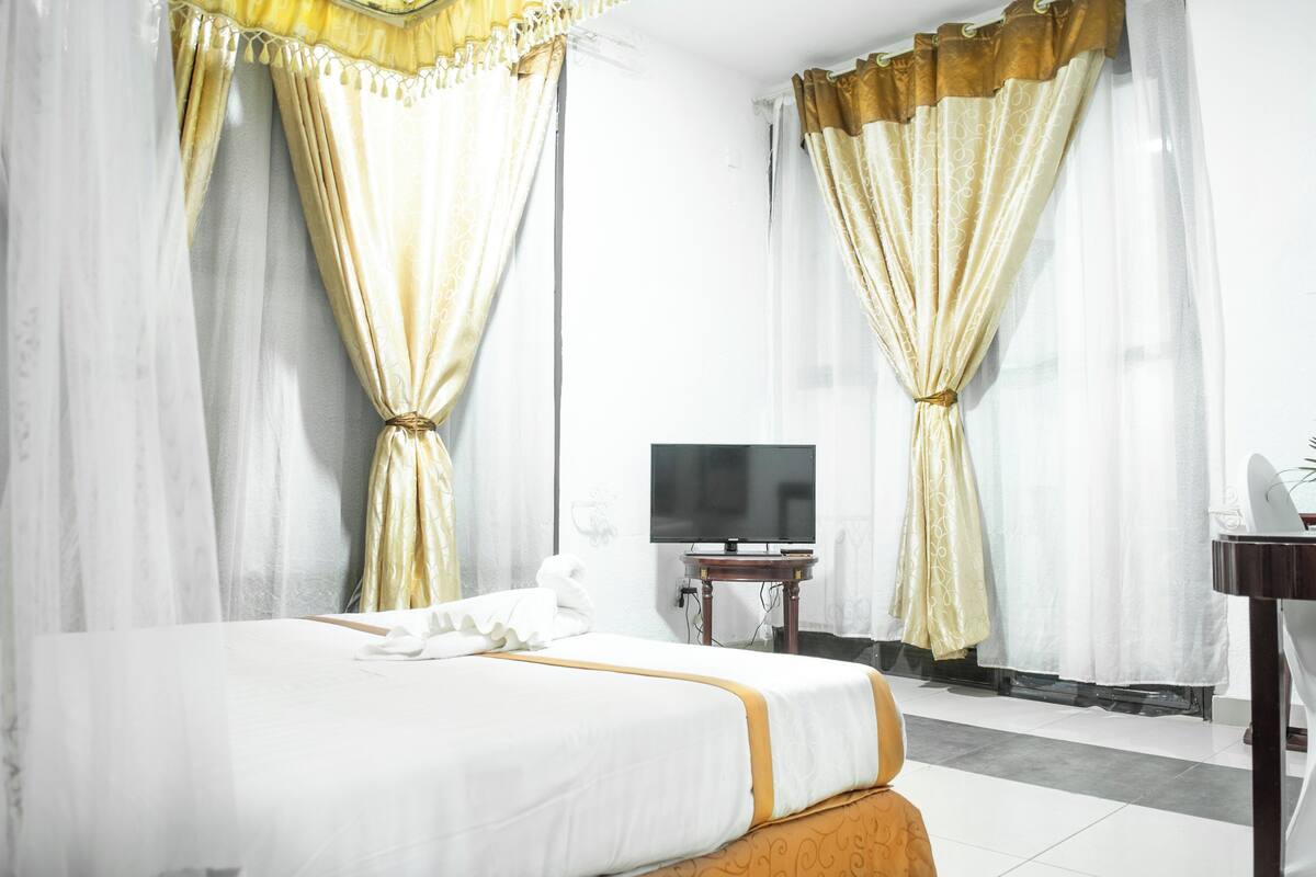 standard room | 1 bedroom, in-room safe, blackout curtains, iron/ironing board
