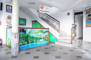 Quầy tiếp tân