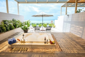 Terrace/patio - The Cliff Resort & Residences (Phan Thiet)