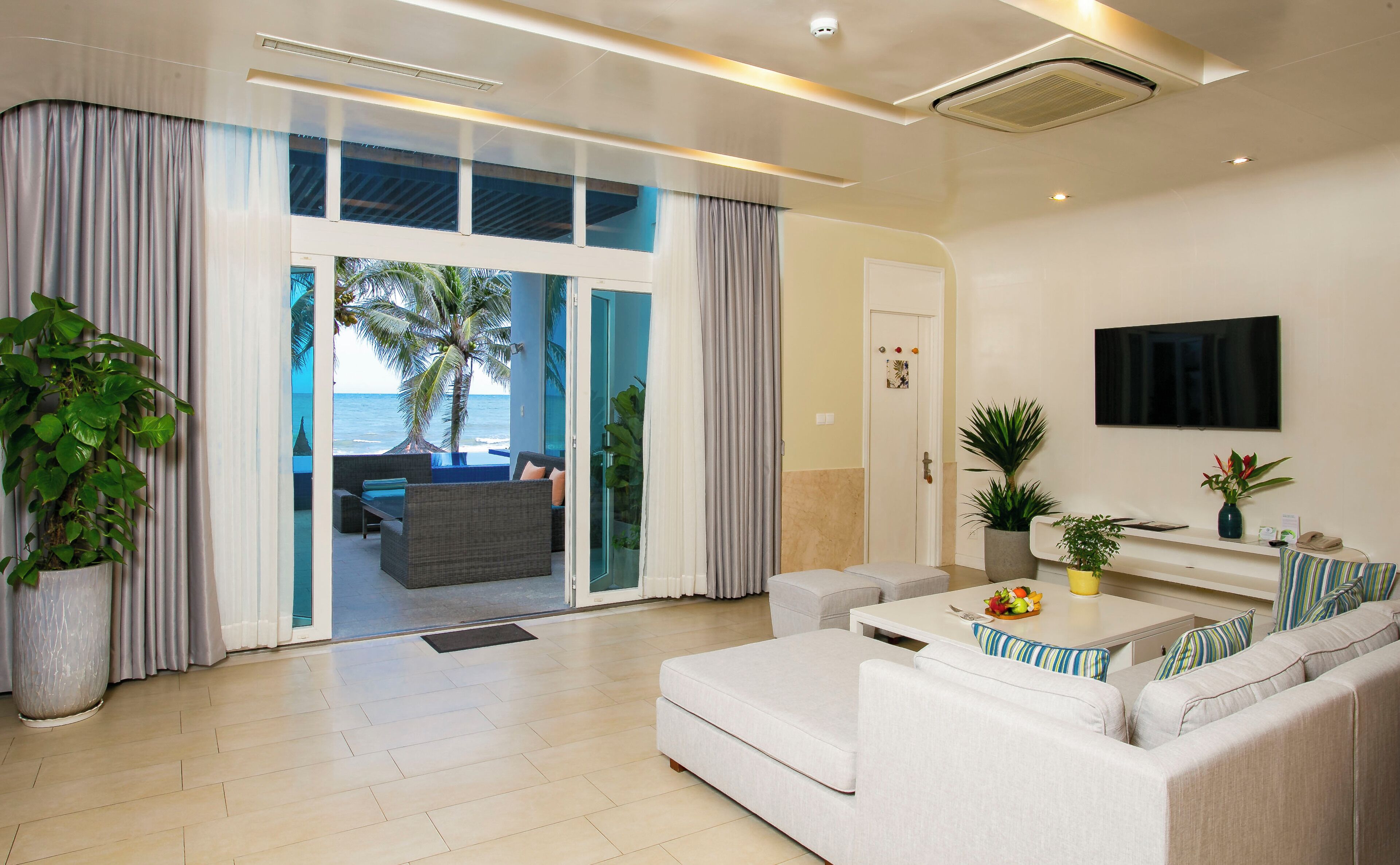 villa ocean front 03 bedrooms | living area | 42-inch lcd tv with cable channels, tv