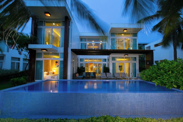 2 outdoor pools, open 6:00 AM to 7:00 AM, pool umbrellas, sun loungers