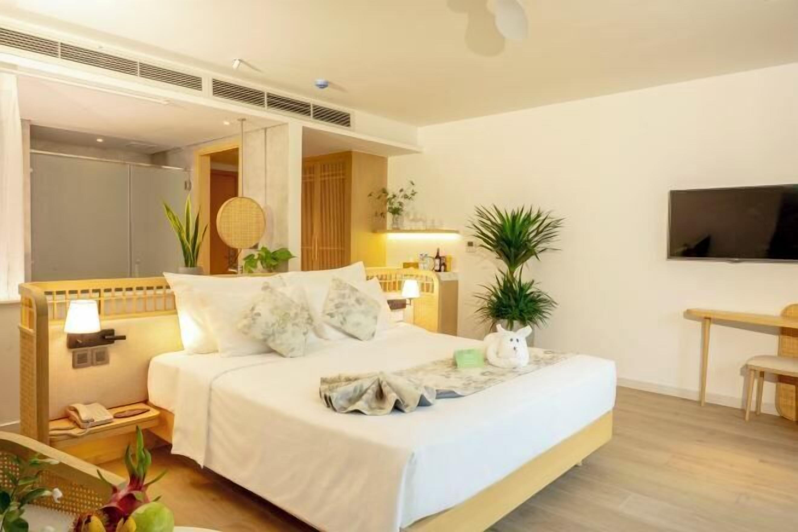 Minibar, in-room safe, laptop workspace, free WiFi