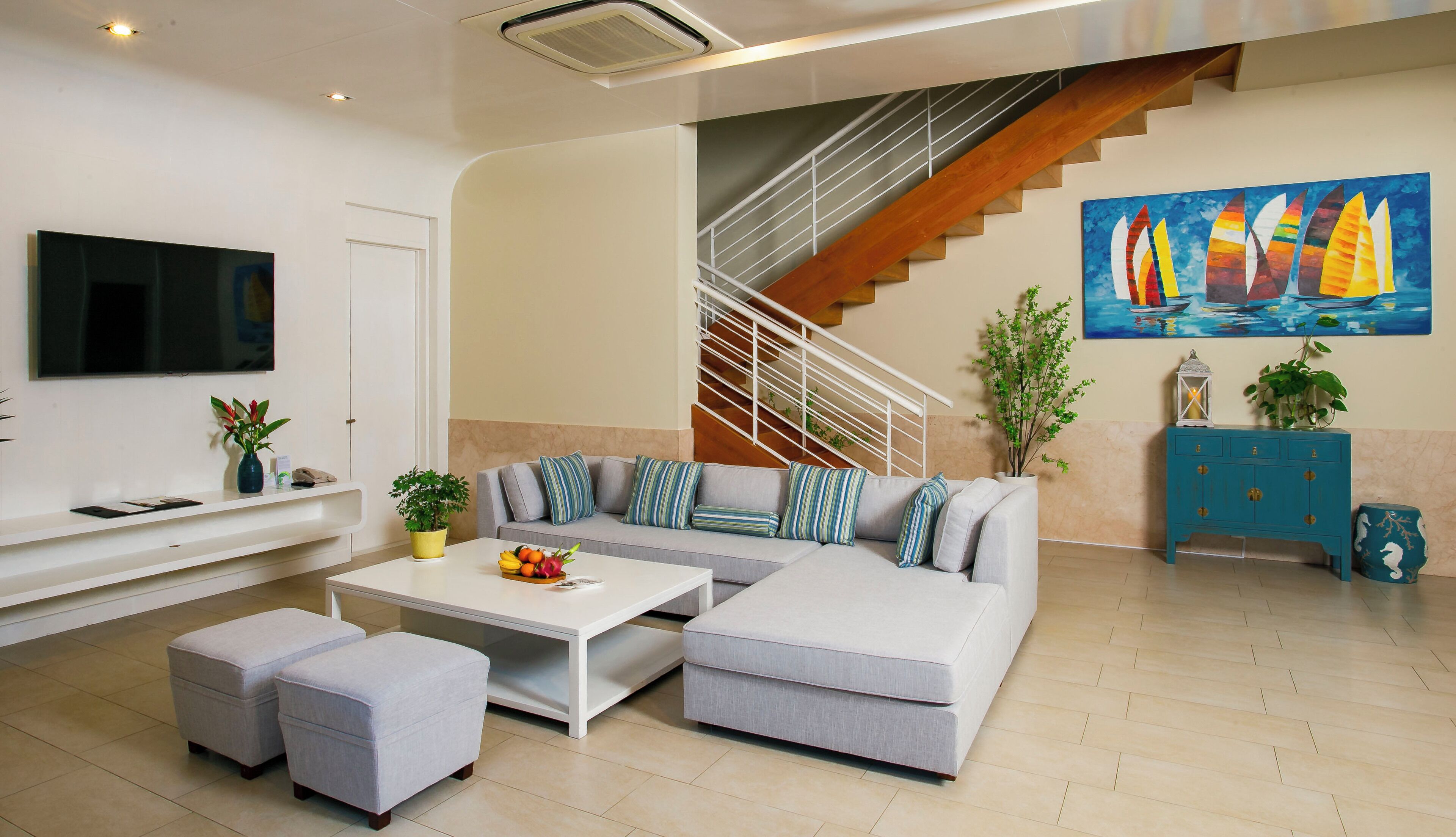 villa ocean front 03 bedrooms | living area | 42-inch lcd tv with cable channels, tv