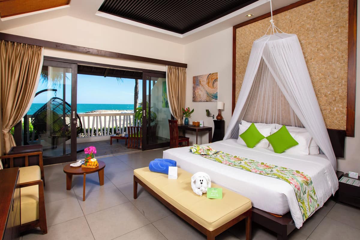 Bungalow Beach Front | 1 bedroom, minibar, in-room safe, free WiFi