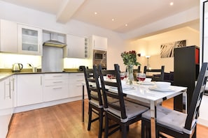 Standard Apartment, 2 Bedrooms | In-room dining