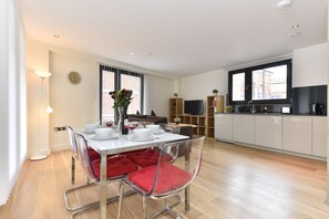 Standard Apartment, 2 Bedrooms | In-room dining