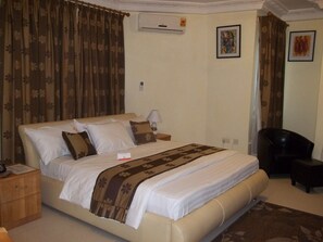 Double Room | Minibar, iron/ironing board, free WiFi, bed sheets - Asa Royal hotel (Accra)