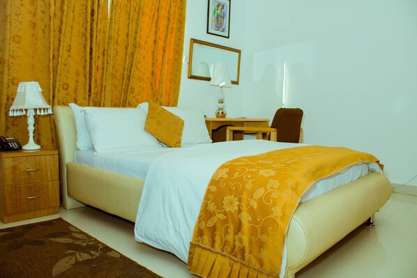 Minibar, iron/ironing board, free WiFi, bed sheets - Asa Royal hotel (Accra)