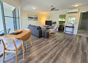 Superior Apartment, 1 Bedroom, Non Smoking, Pool View | Kemudahan bilik
