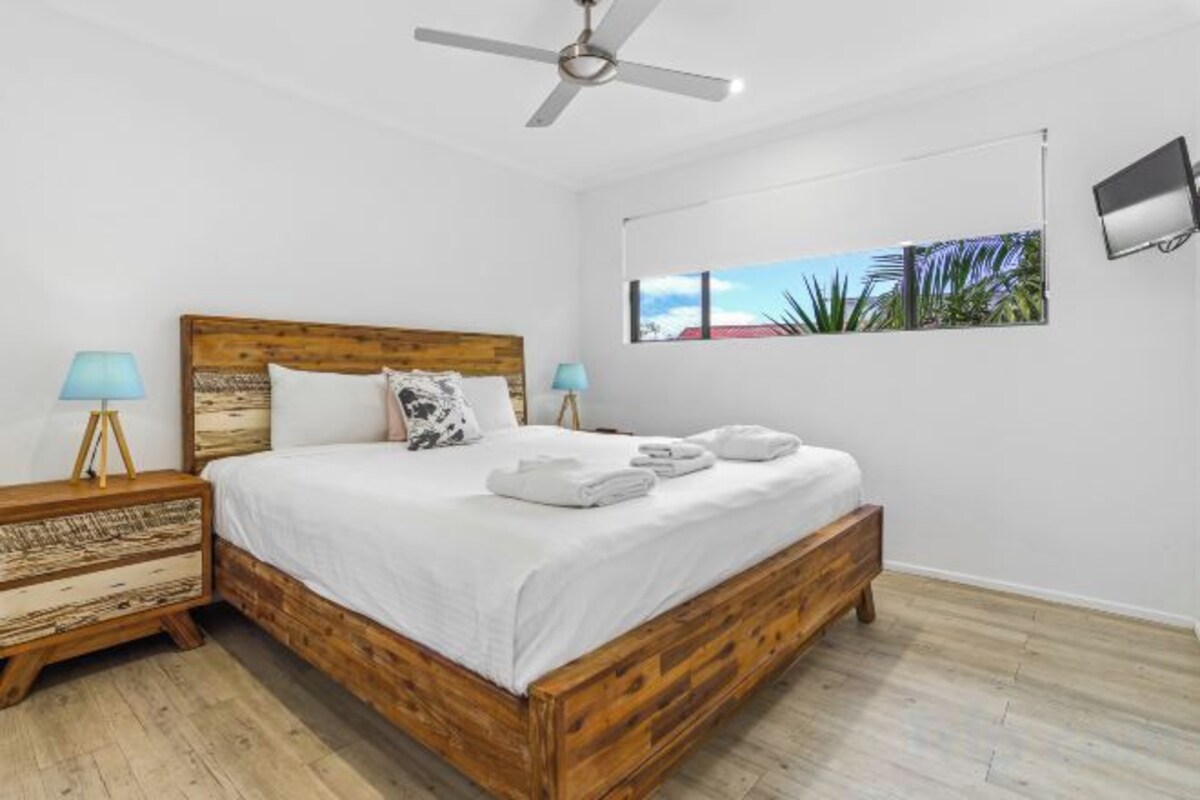 1 bedroom, premium bedding, pillowtop beds, desk